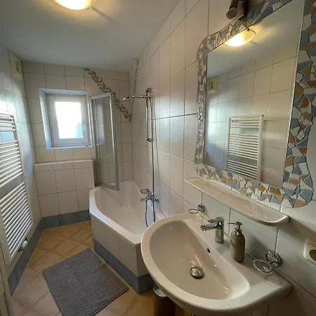 Haus Bergland 게스트하우스 3*